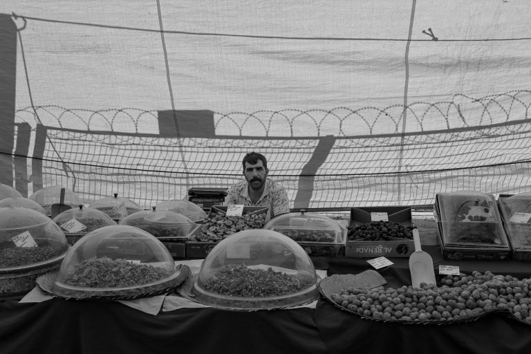 Navigating the World of Buying and Selling Landlocked Properties