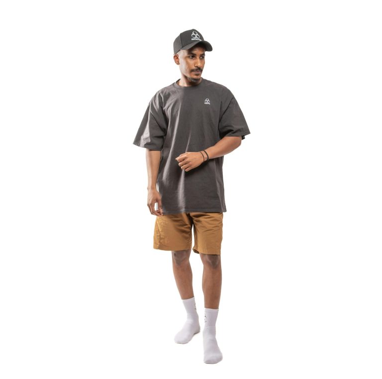 Oversized Clothing: Styling Without the Bulk