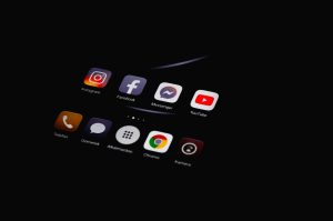 How 5G Networks Supercharge Vehicle Connectivity and Entertainment