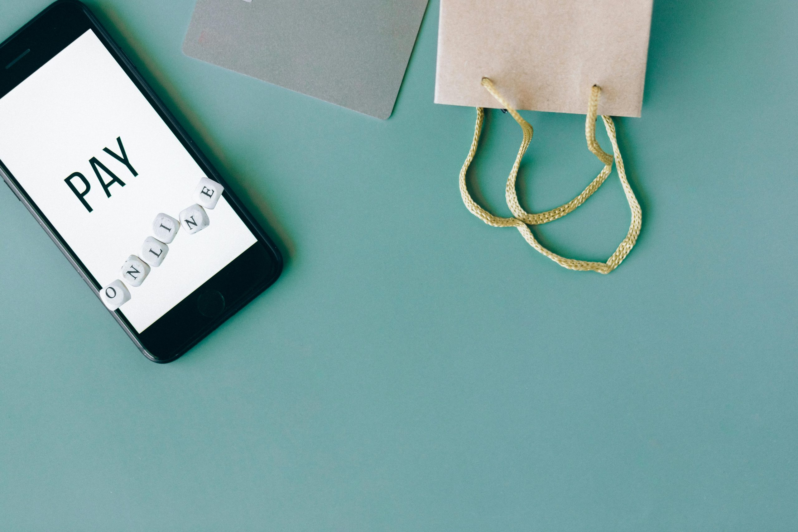 Wallets combining card storage and wireless charging