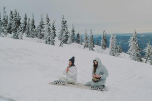 Retreats Into Forest Cabins for Mindful Rest