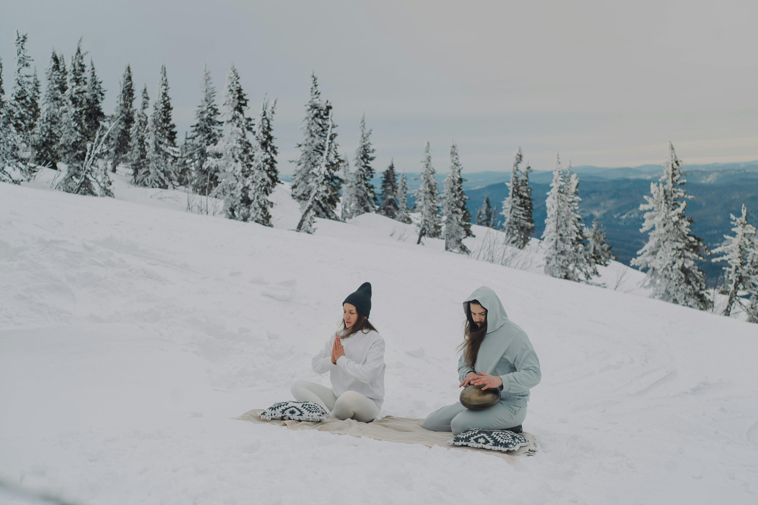 Retreats Into Forest Cabins for Mindful Rest