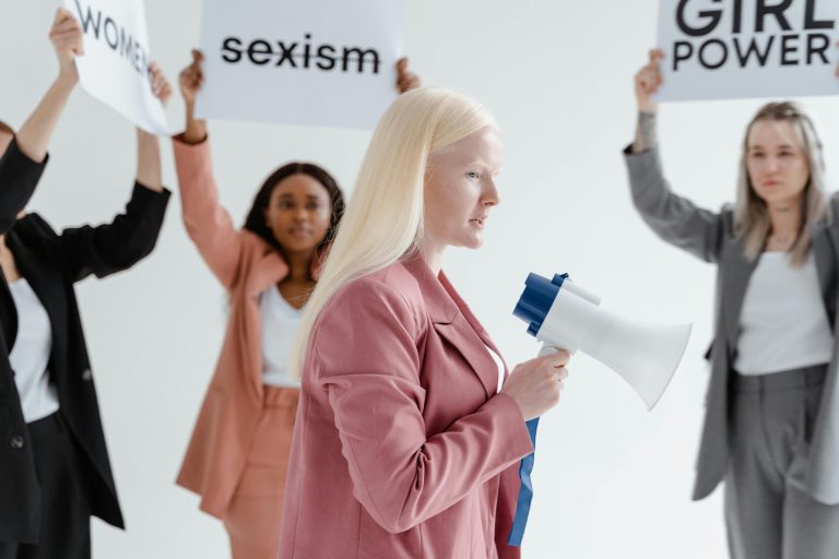 Speakers offering built-in voice assistant support