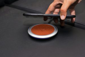 Earbud cases charging quickly and wirelessly