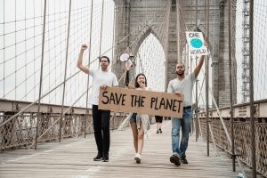 Thermostats using geofencing for energy savings