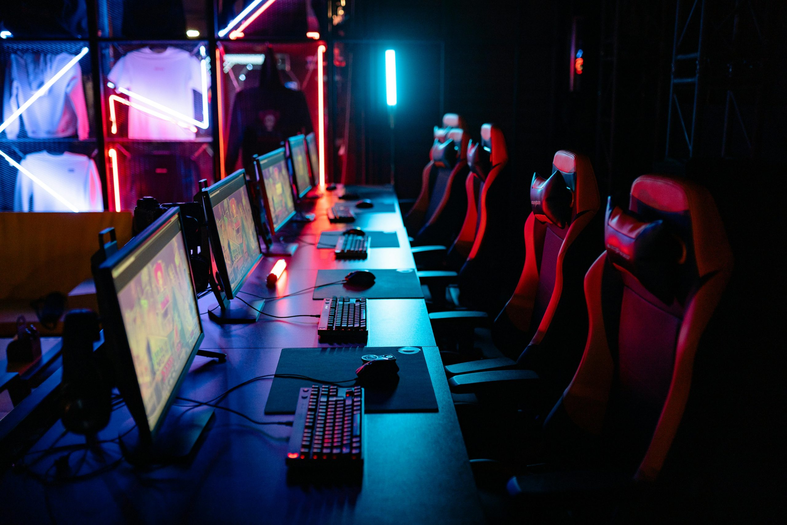 Mouse pads lighting up with customizable LEDs